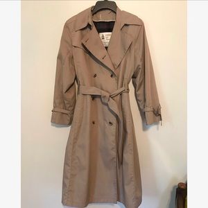 Vintage London fog trench!